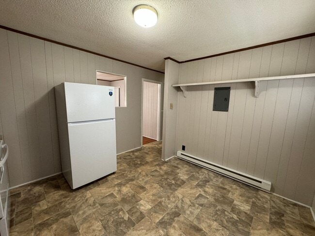 Building Photo - Available to Show