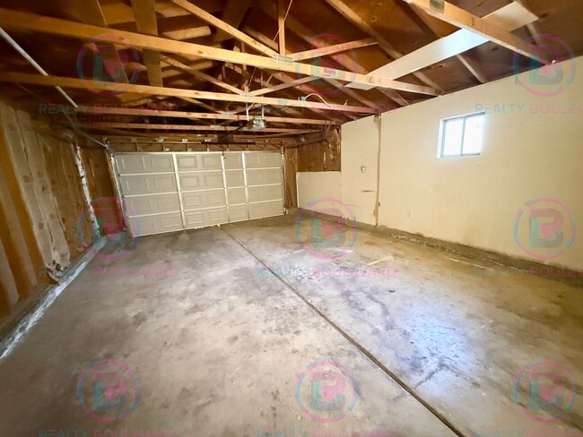 Building Photo - Bright & Spacious 3-Bedroom Home in North ...