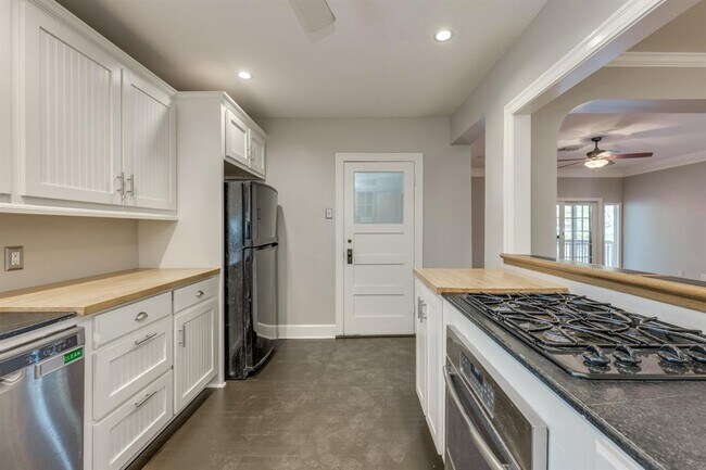 Building Photo - 1300 Crestwood Rd