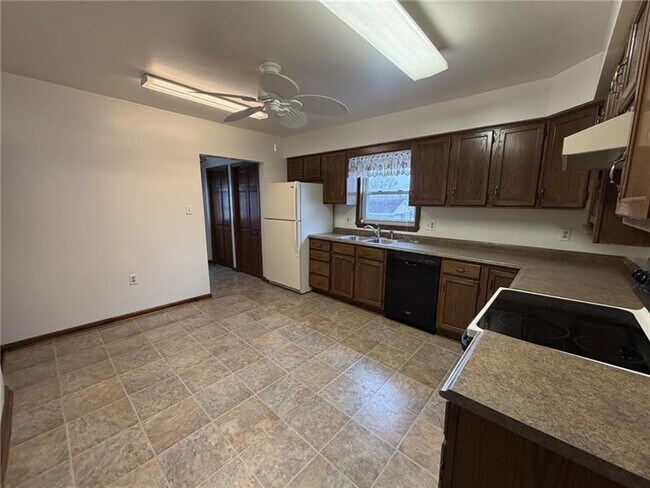 Building Photo - 820 Jacoby Rd