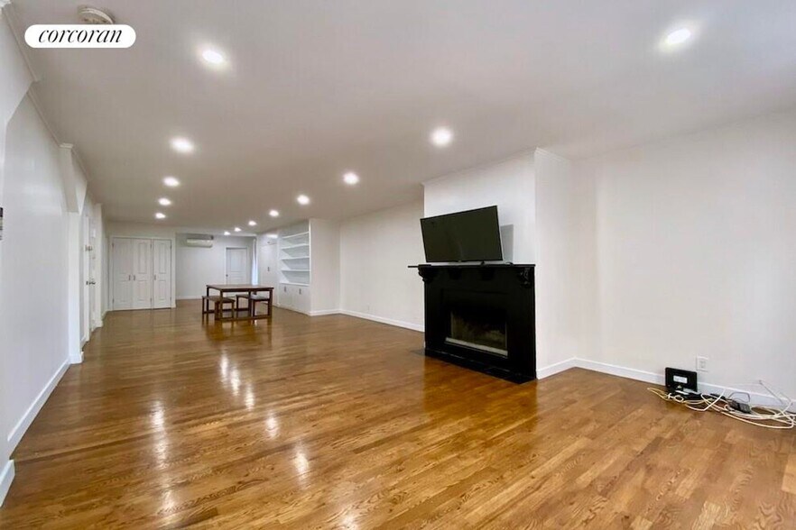 Building Photo - 59 Grand St