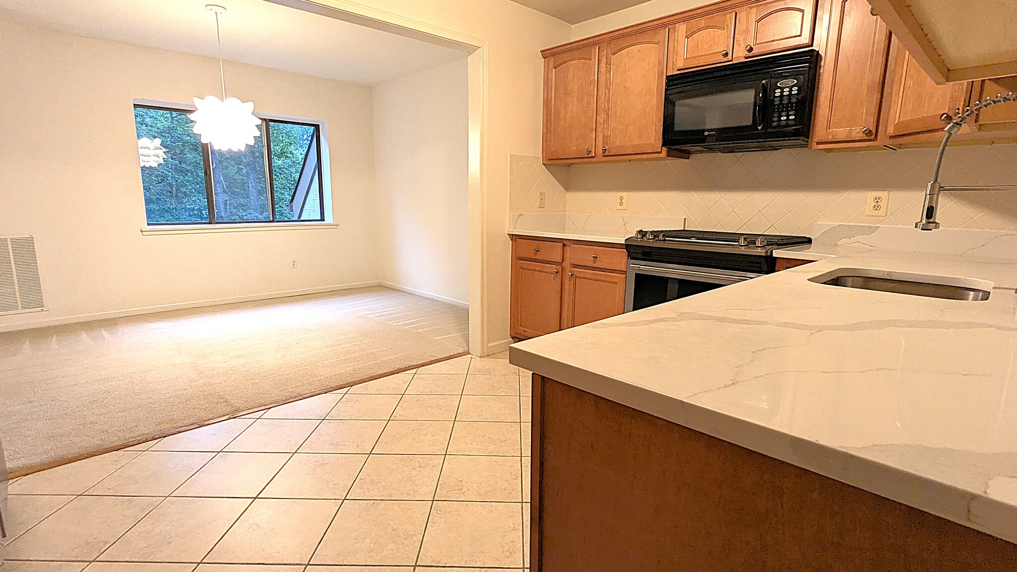 Building Photo - 1657 Parkcrest Cir