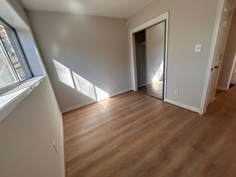 Building Photo - 4923 Americana Dr