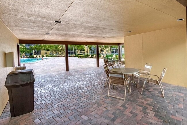 Building Photo - 1400 SW 124th Terrace