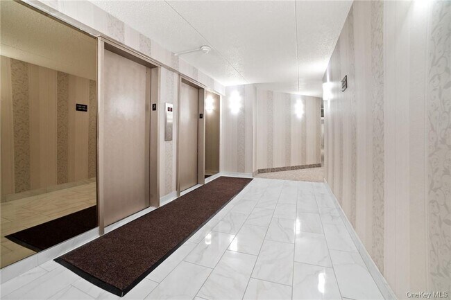 Building Photo - 300 High Point Dr