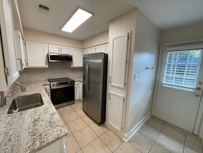 Building Photo - Fully remodeled 3 bedroom duplex for rent in Euless!