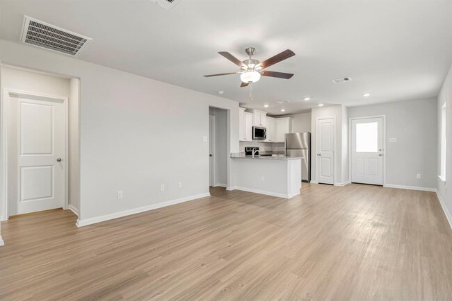 Building Photo - 6409 Elm St
