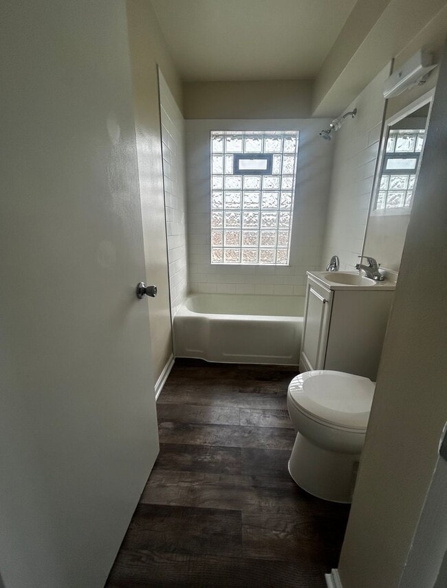 Building Photo - 3178