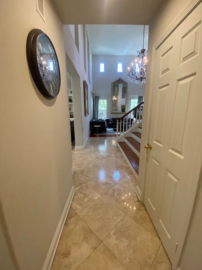 Building Photo - Luxurious 4 Bedroom Fullerton House For Re...