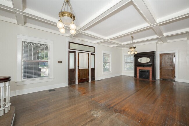 Building Photo - 206 S Sims Ave