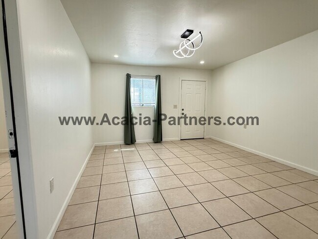 Building Photo - Three Bedroom Home