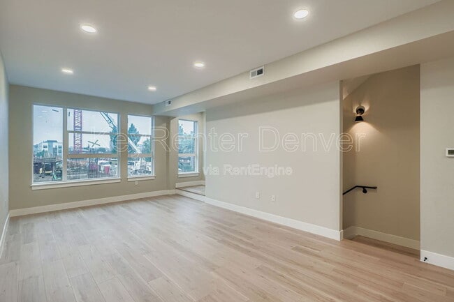 Building Photo - 2208 S Albion St