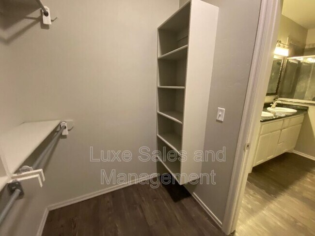 Building Photo - 2225 Mill Creek Way