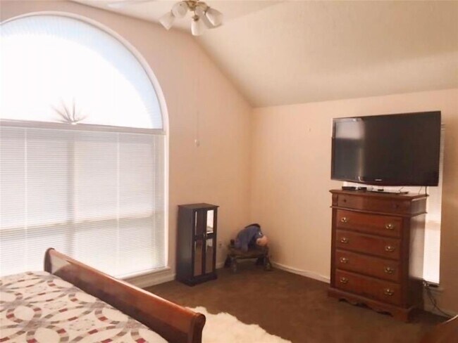 Building Photo - 23223 Diamond Knoll Ct