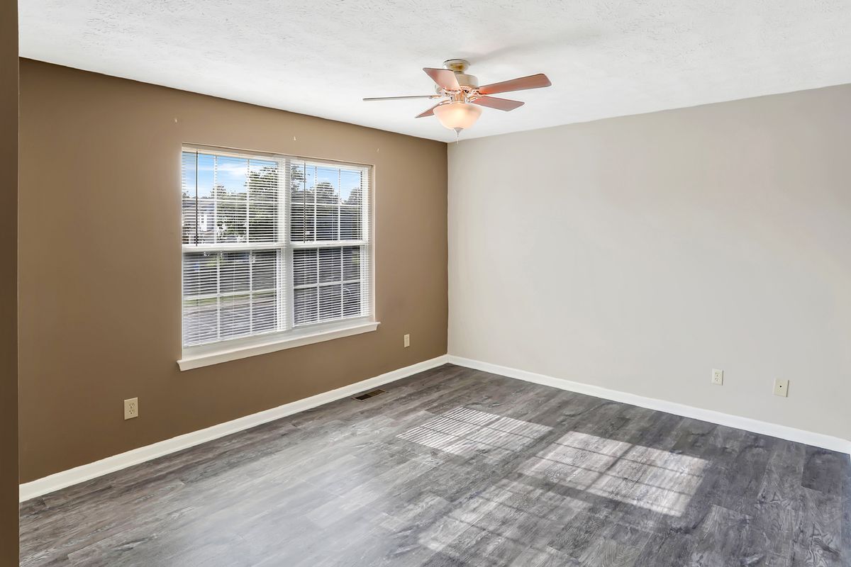 Building Photo - 213 Copperfield Ln