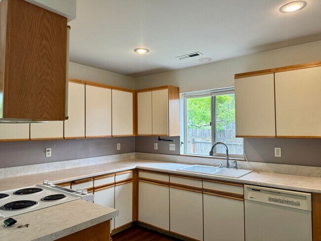 Building Photo - In town Poulsbo rambler now available