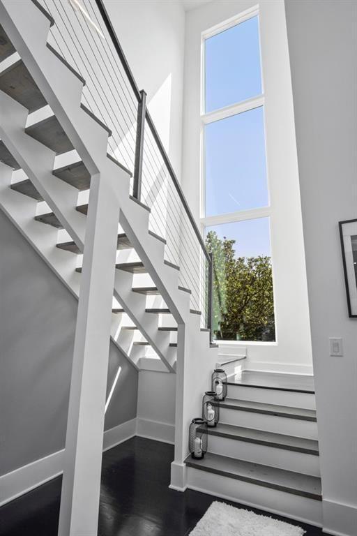 Building Photo - 1756 N Akin Dr NE