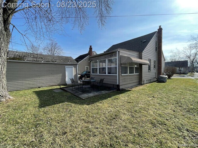 Building Photo - 1610 Eaton Rd