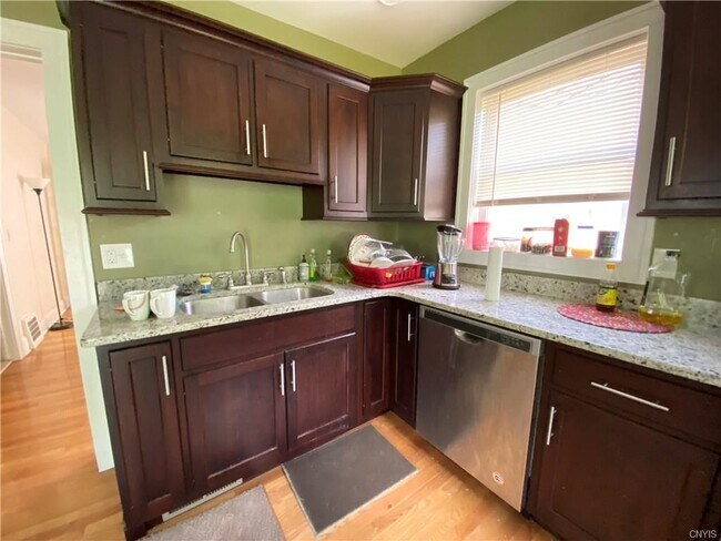 Building Photo - 208 Bassett St