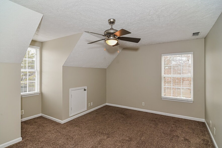 Building Photo - 3011 Wellington Pl