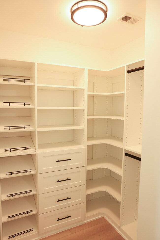 Building Photo - 950 W Peachtree St NW