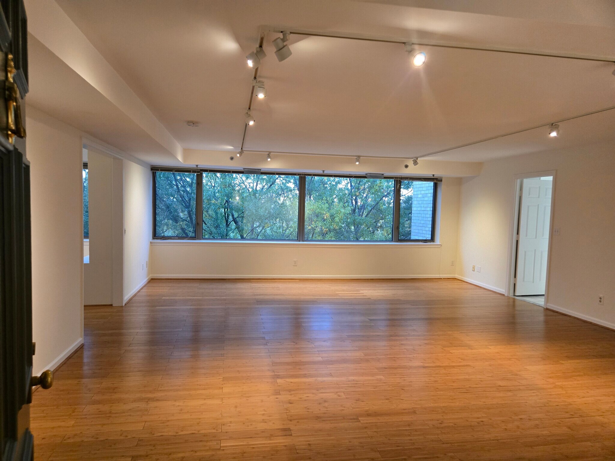 Building Photo - 5450 Whitley Park Ter