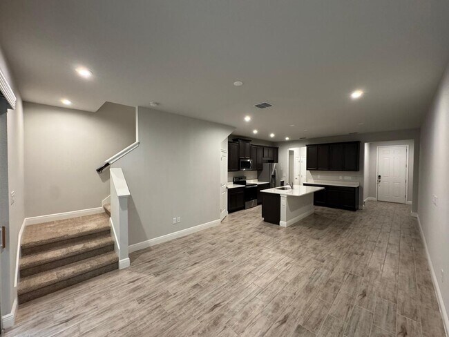 Building Photo - Beautifully maintained 3-bedroom, 2.5-bath townhome