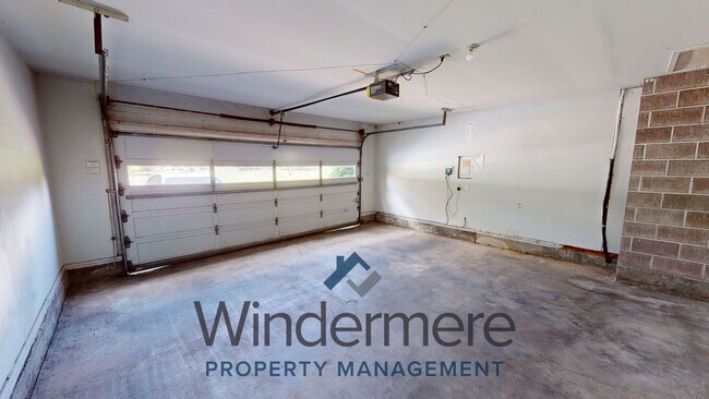 Building Photo - 2544 Kendal Rd