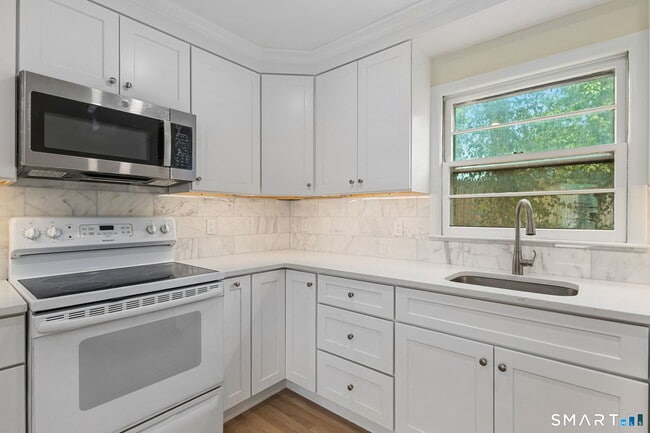 Building Photo - 17 Artic St