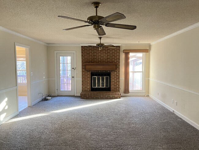 Building Photo - River North Country Club