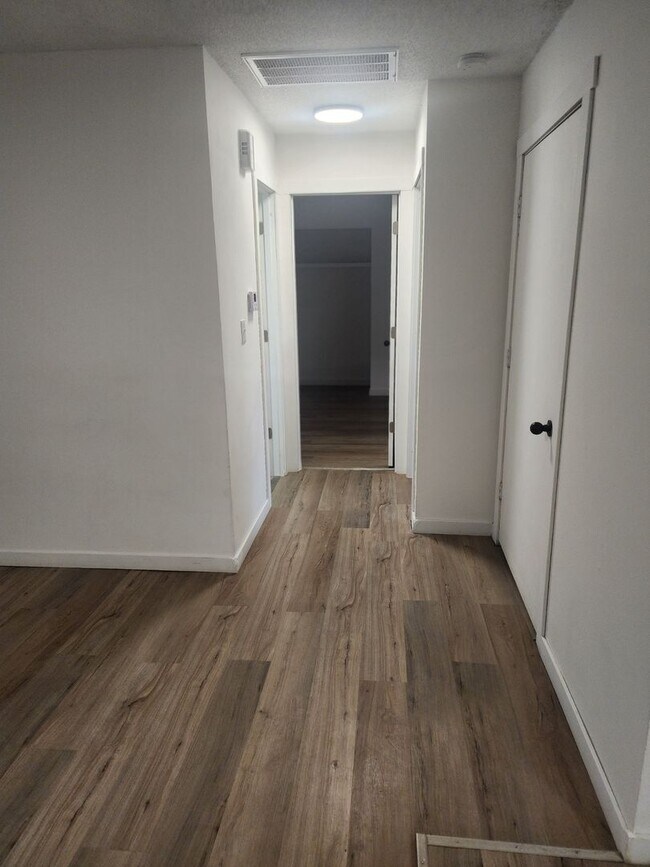 Building Photo - 4143 W Burbank St