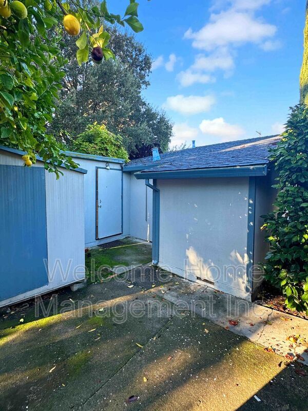 Building Photo - 4690 Augustine St