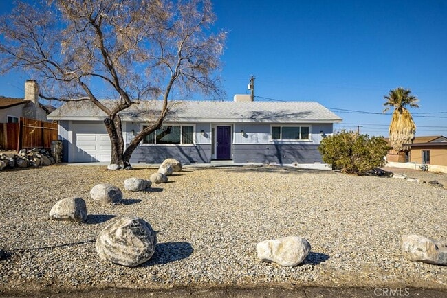 Building Photo - Beautiful 2 Bedroom Home