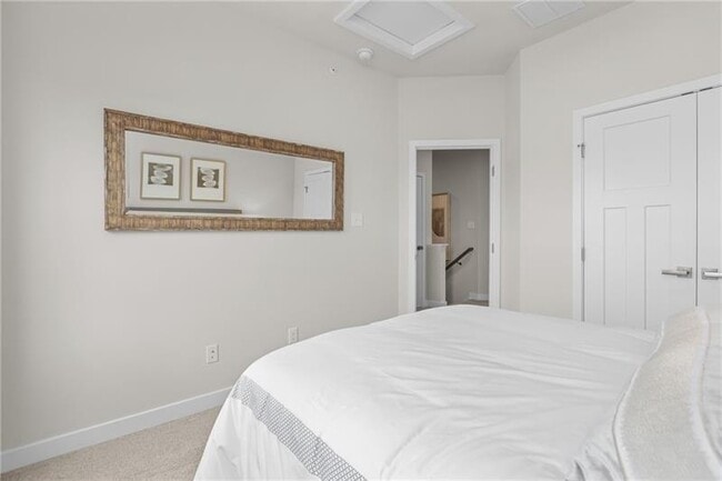 Building Photo - 231 Yellowwood Ct