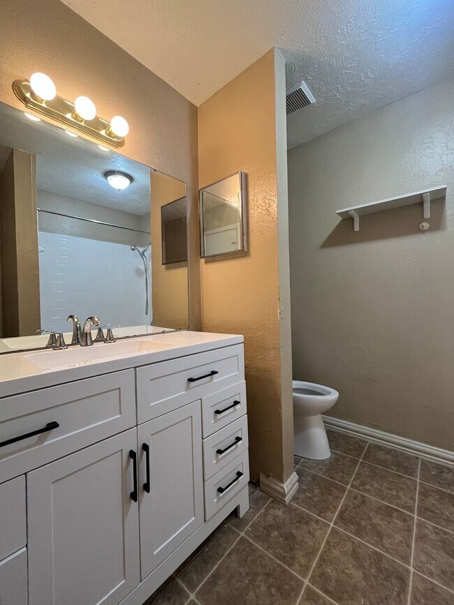 Building Photo - 3979 Crayrich Cir