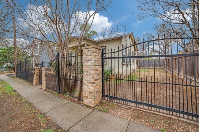 Building Photo - TOBIN HILL COTTAGE