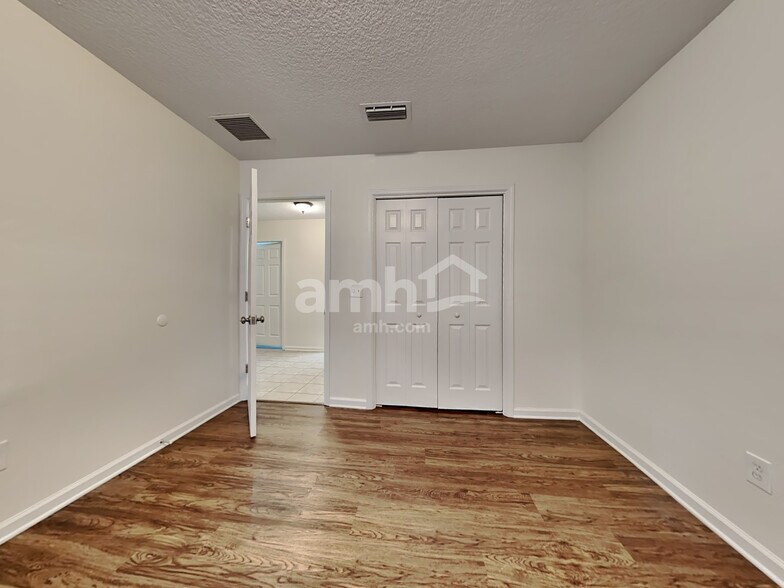 Building Photo - 14136 Fish Eagle Dr E