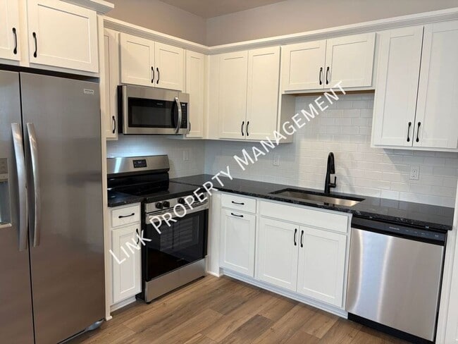 Building Photo - Brand New Townhome 3/3 Downtown near UTC a...