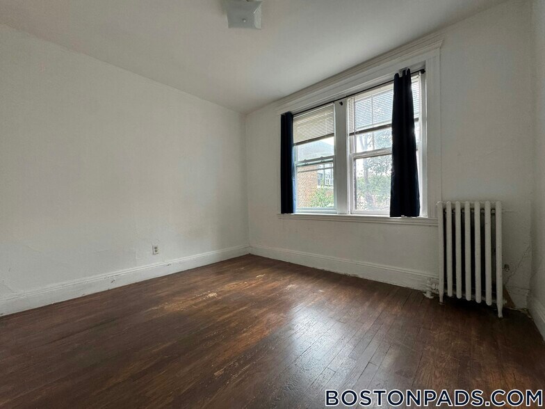 Building Photo - 9 James St