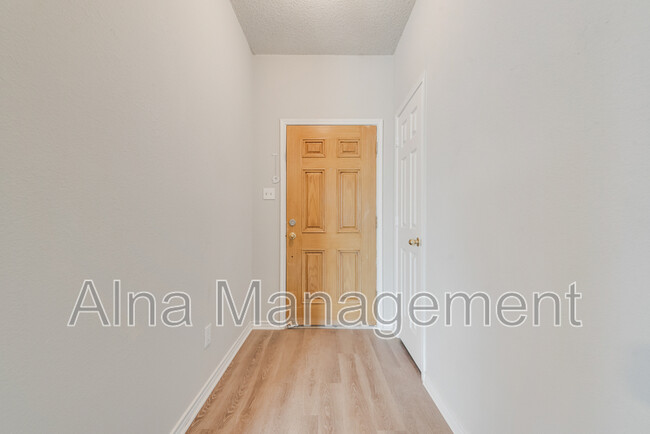 Building Photo - 1443 Chapman Dr