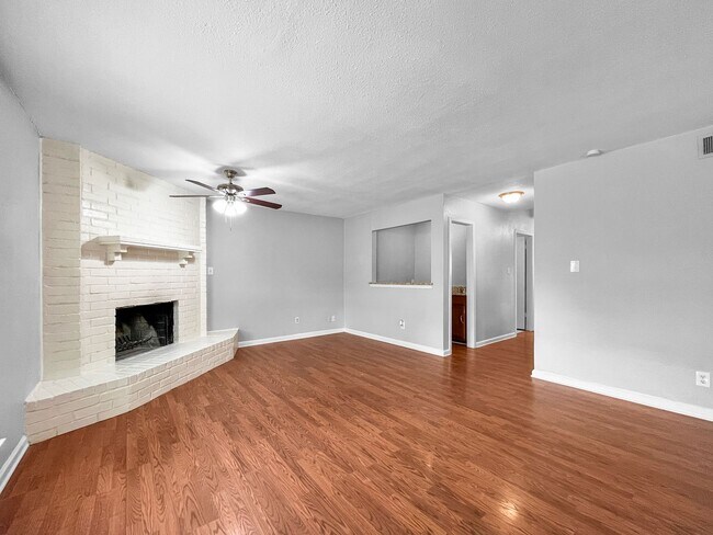 Building Photo - Updated 3-Bed Woodlake Home with Study & Covered Patio