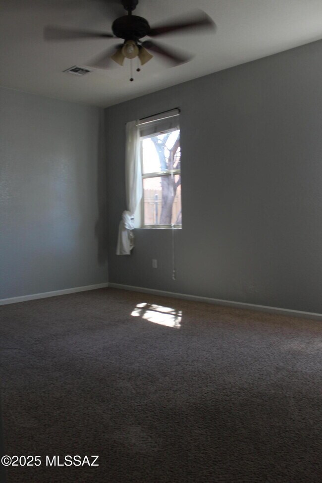 Building Photo - 2635 N Fremont Ave