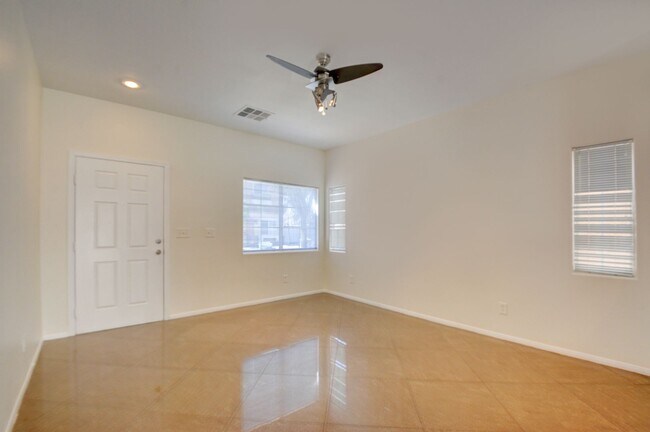 Building Photo - Beautiful two bedroom in great location