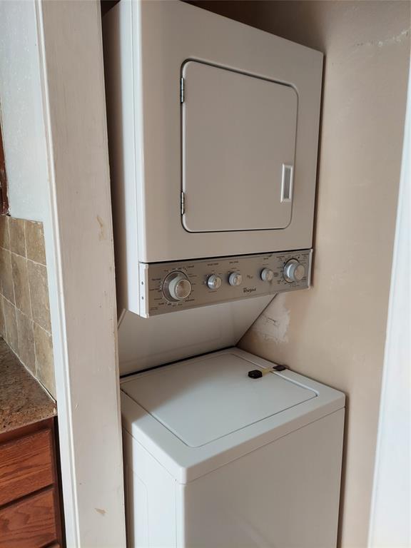 Building Photo - 3900 Woodchase Dr