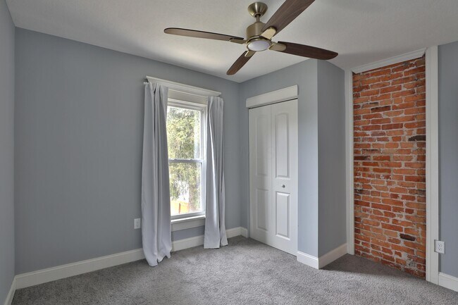 Building Photo - 693 Wilson Ave