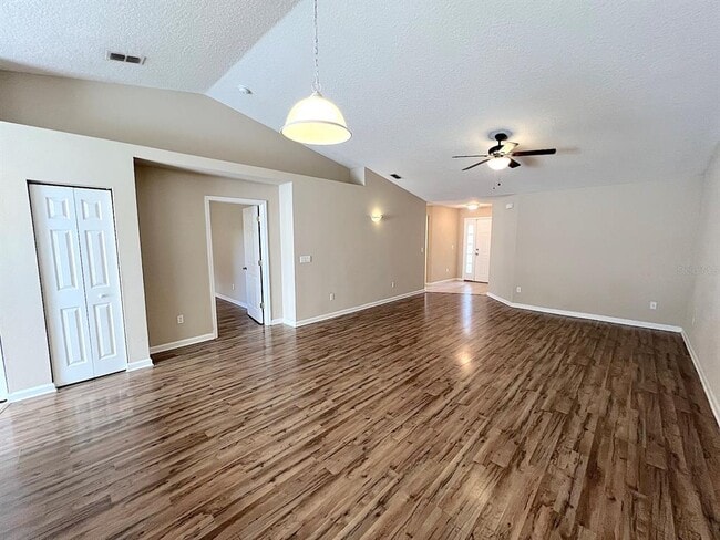 Building Photo - 4 Eton Ln