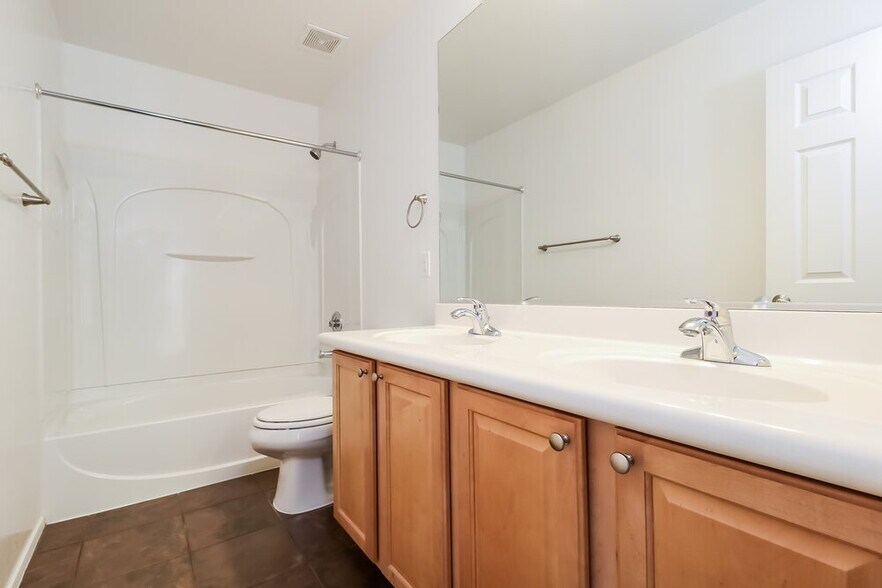 Building Photo - 14069 W Country Gables Dr