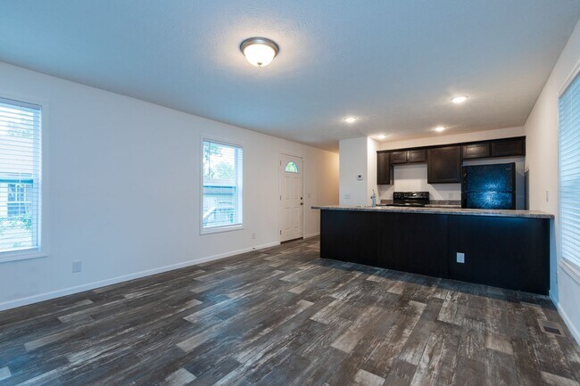 Building Photo - Charming 3-Bedroom Home with Spacious Yard in North Tulsa