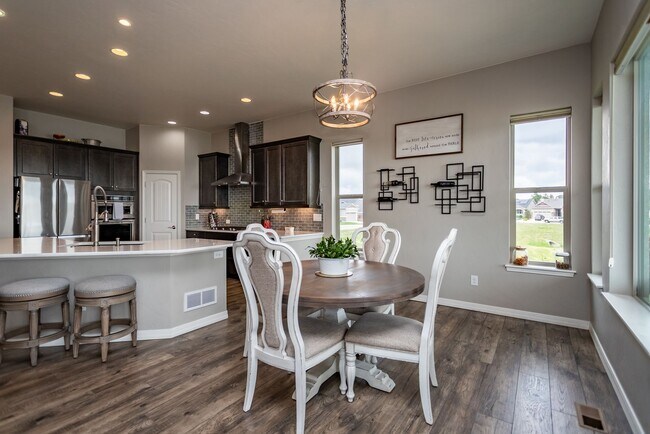 Building Photo - Spacious 4-Bedroom Home in Prestigious For...