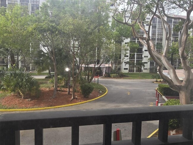 Building Photo - 17021 N Bay Rd